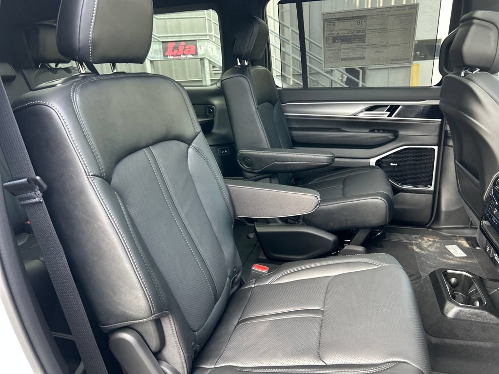 New 2026 Jeep Grand Wagoneer L Limited AWD/4WD image 32