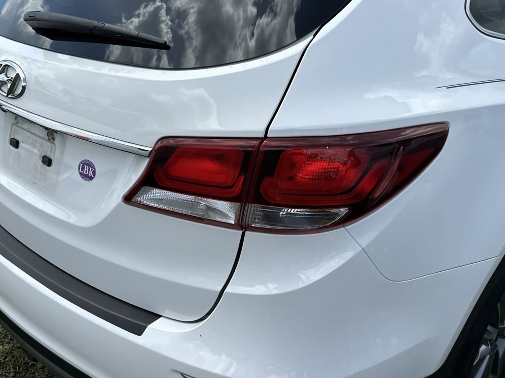 Used 2017 Hyundai Santa Fe SE image 11