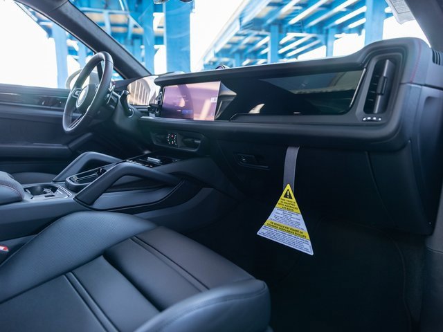 New 2026 Porsche Cayenne GTS image 34