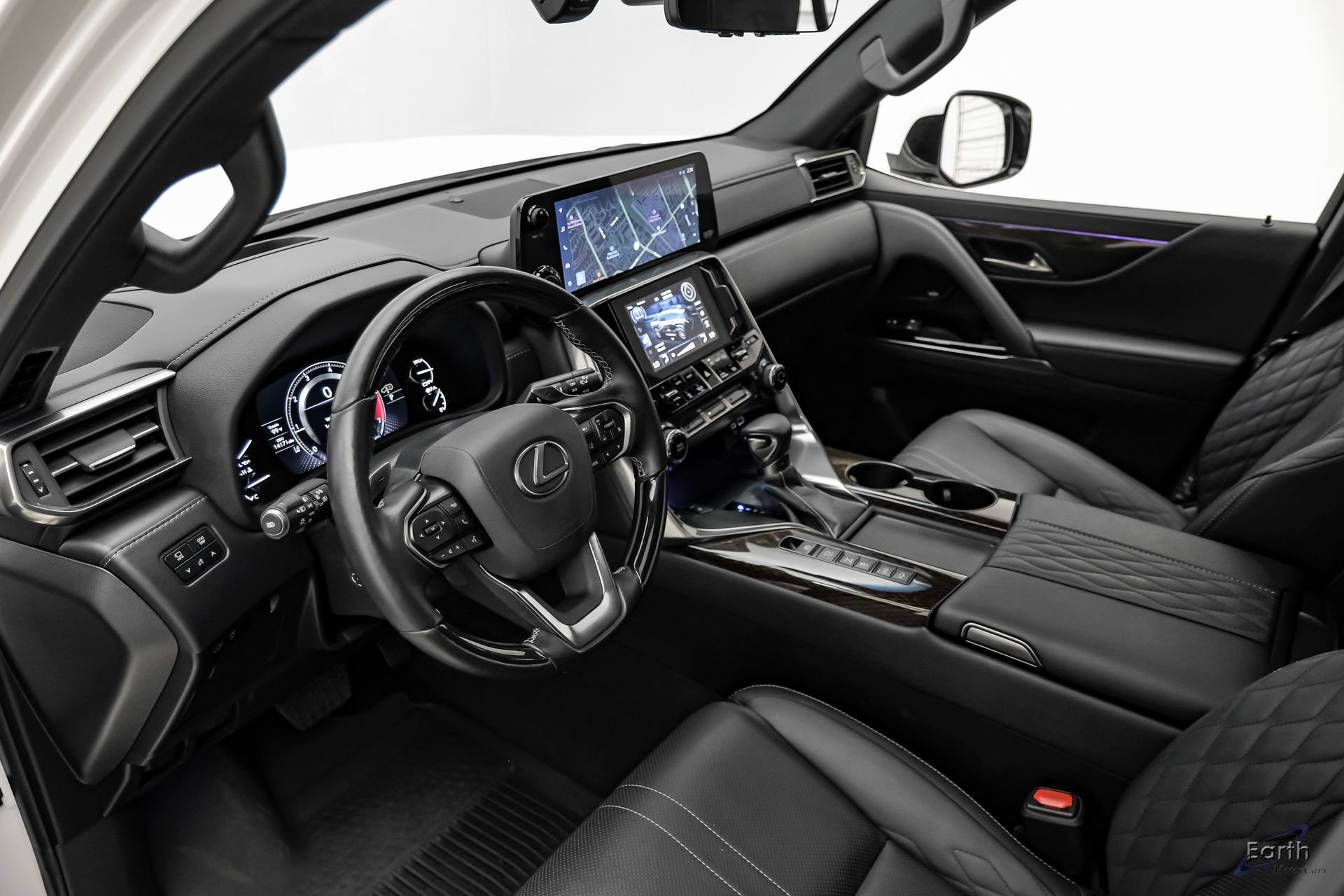 Used 2023 Lexus LX 600 4WD w/ Accessory Package (Z1) image 3