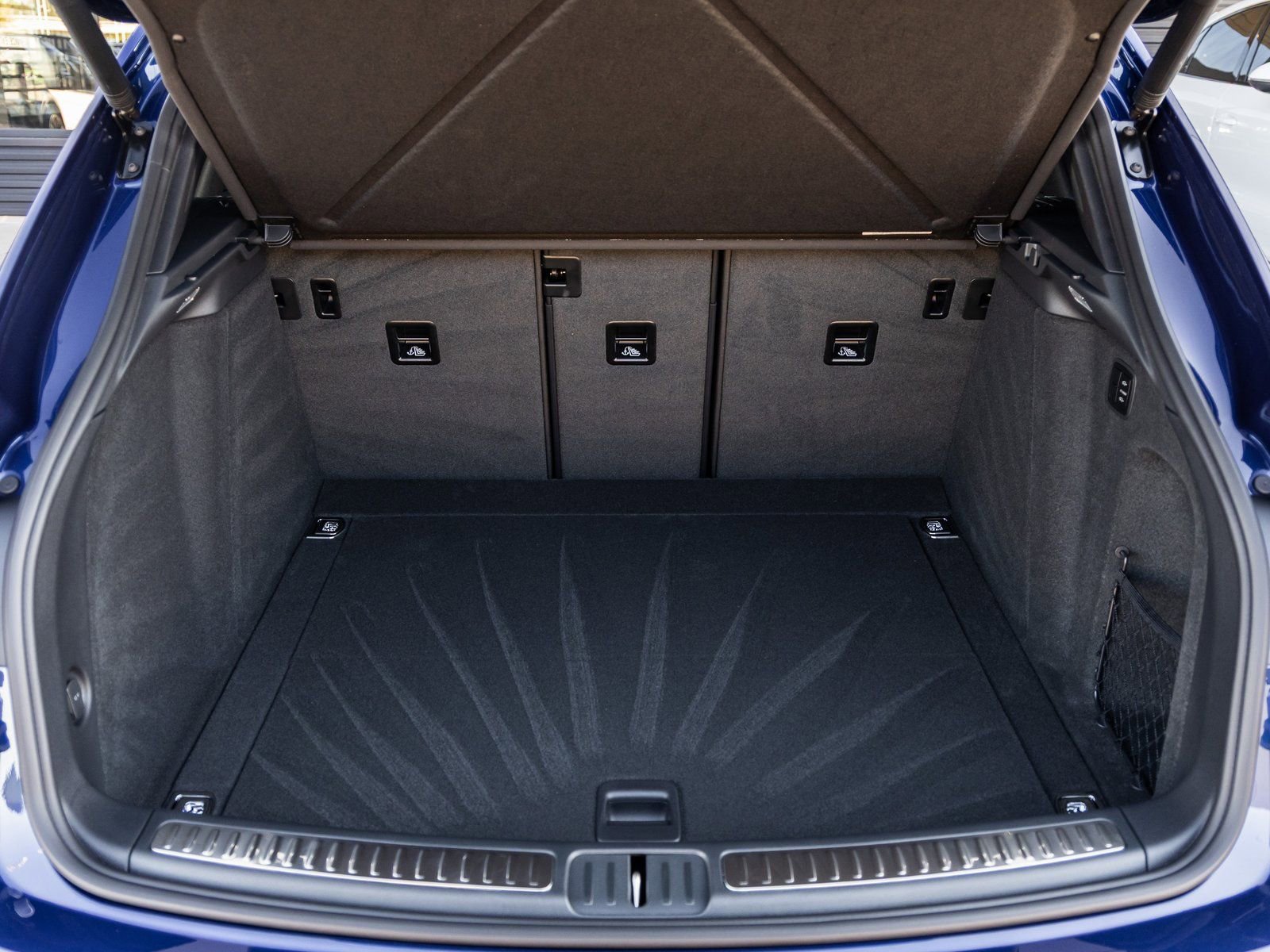 New 2026 Porsche Macan Turbo image 39