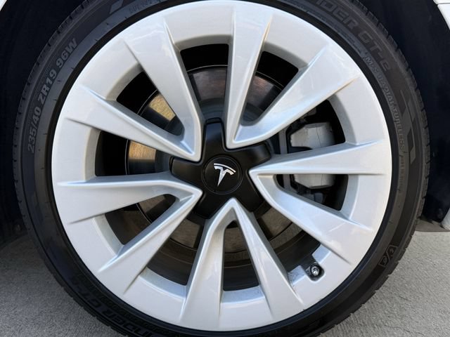 Used 2022 Tesla Model 3 Long Range AWD/4WD image 9