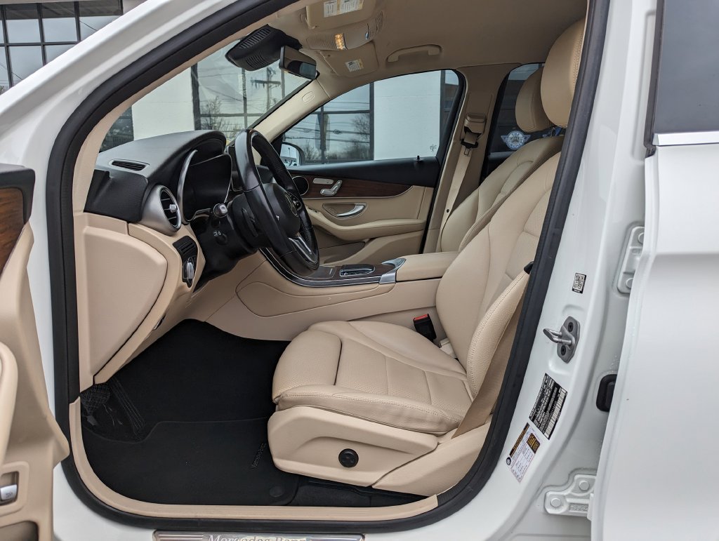 Used 2022 Mercedes-Benz GLC 300 4MATIC image 14