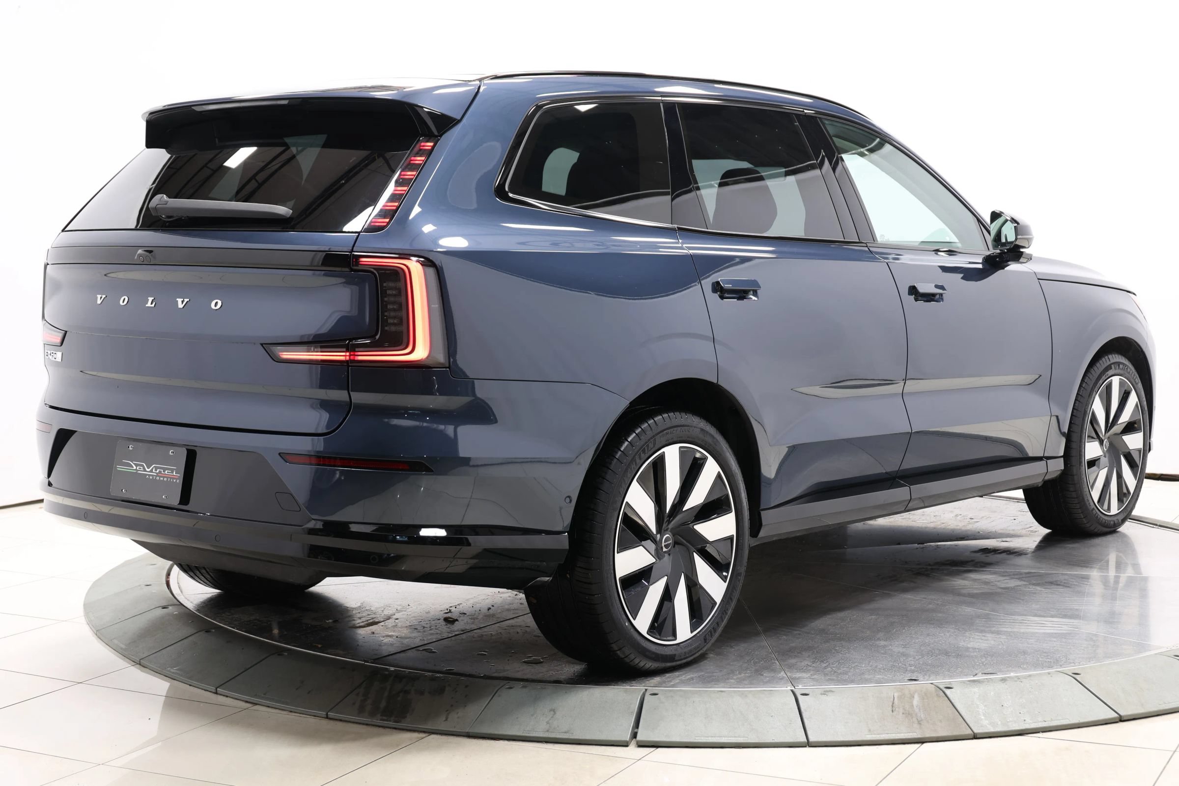 Used 2025 Volvo EX90 Ultra AWD/4WD image 5