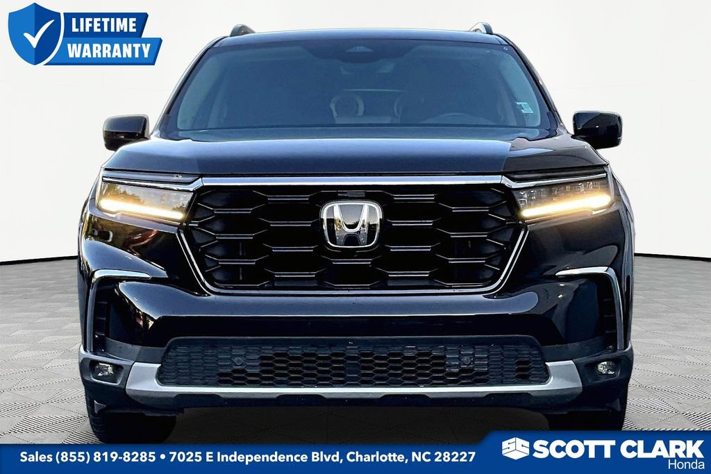 Used 2024 Honda Pilot Touring image 2