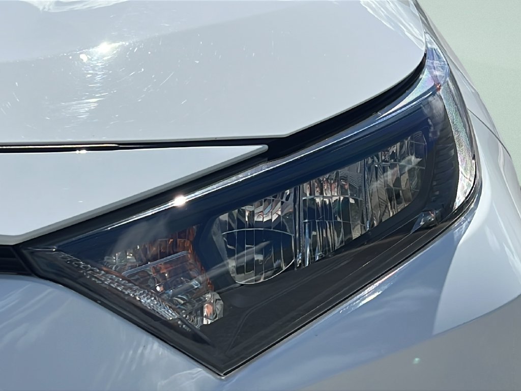 Used 2022 Toyota RAV4 LE AWD/4WD image 23