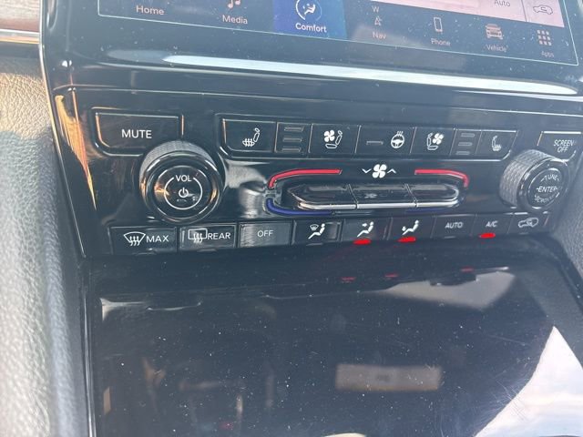 Used 2023 Jeep Grand Cherokee L Summit w/ Luxury Tech Group V image 39