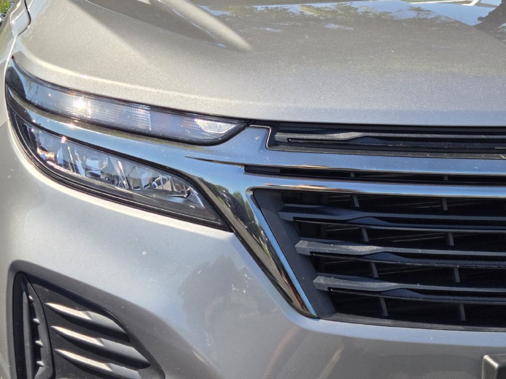 Used 2024 Chevrolet Equinox LS FWD image 2