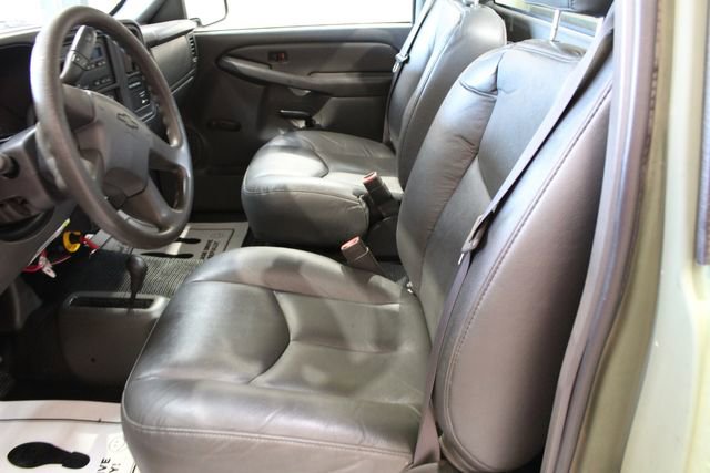 Used 2006 Chevrolet Silverado 2500 W/T w/ Heavy-Duty Power Package image 19