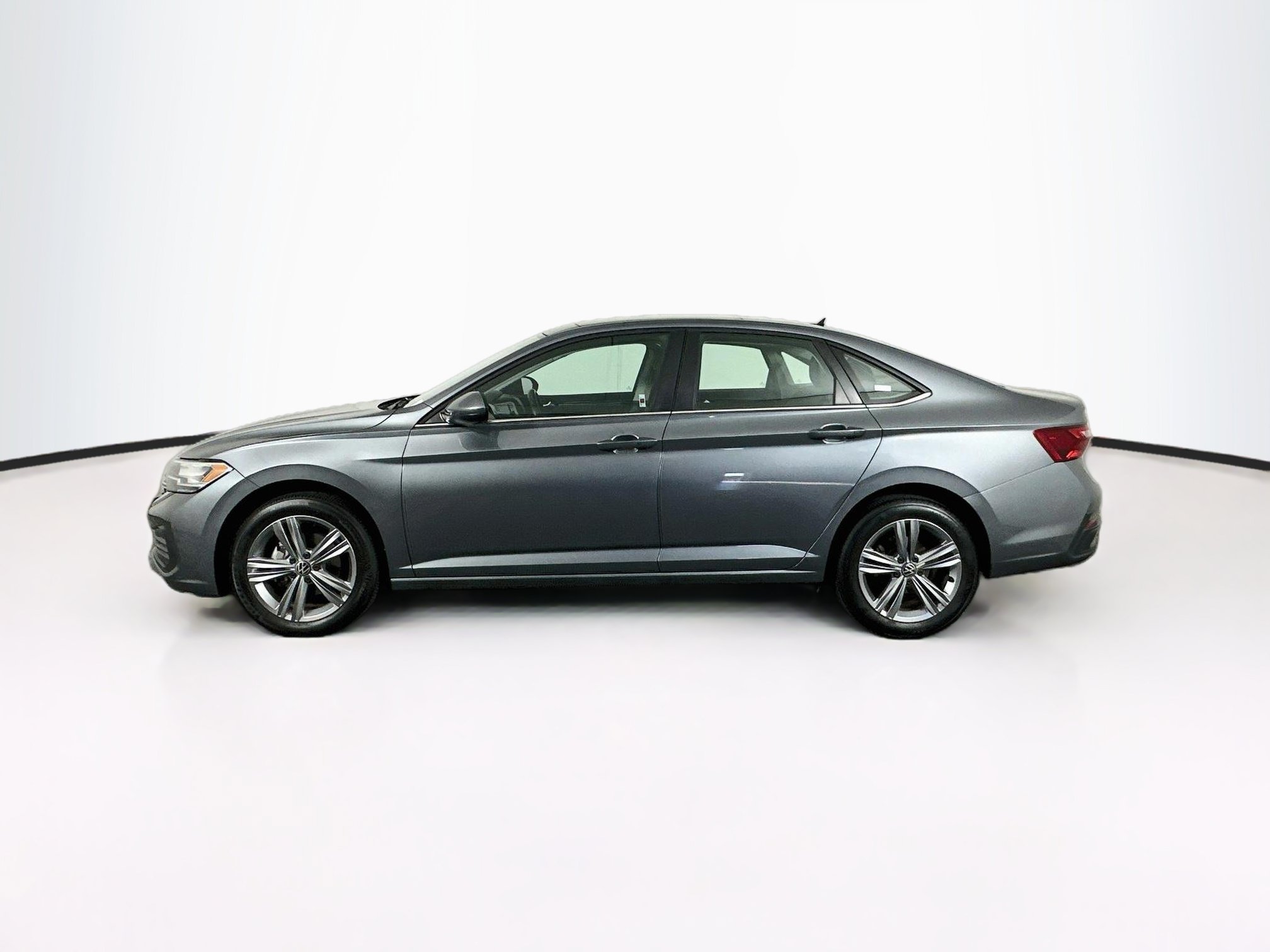 Used 2024 Volkswagen Jetta SE FWD image 4
