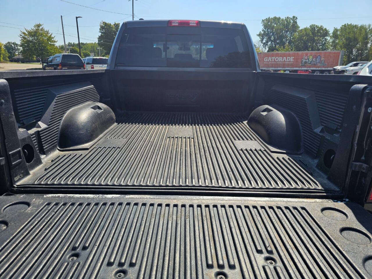 Used 2020 RAM 1500 Classic SLT image 5