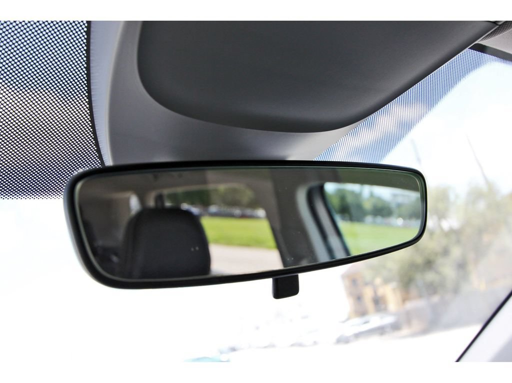 Used 2023 Volkswagen Taos SE w/ Panoramic Sunroof Package FWD image 25