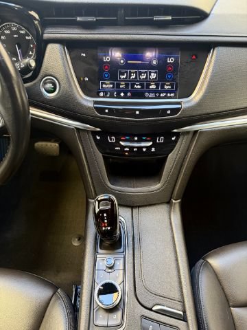 Used 2021 Cadillac XT5 Luxury w/ LPO, Floor Liner Package FWD image 18