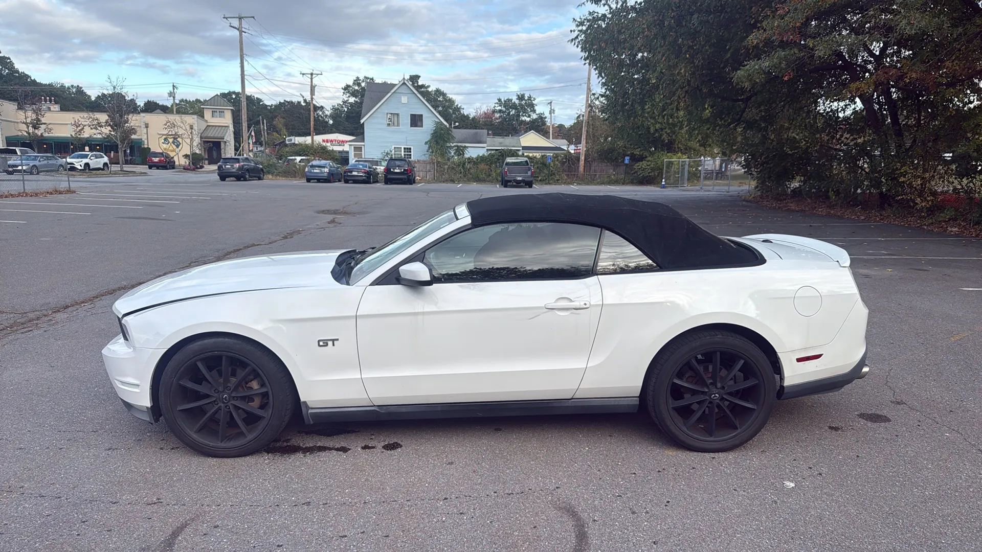 Used 2010 Ford Mustang GT Premium image 24