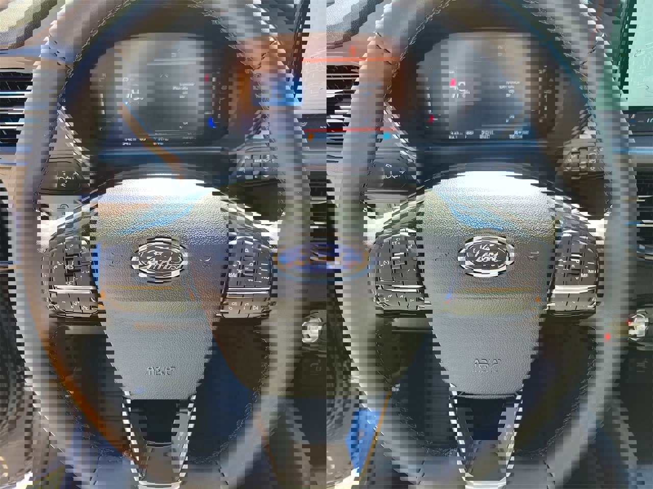 Used 2025 Ford Escape Base w/ Class II Trailer Tow Package image 19