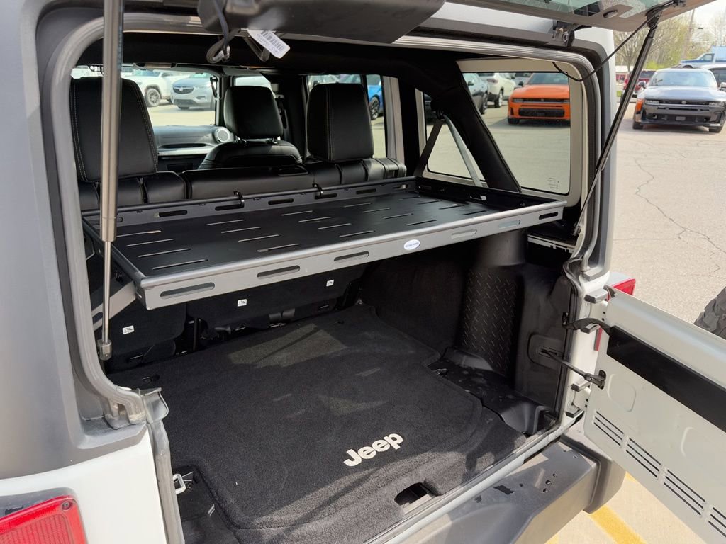 Used 2015 Jeep Wrangler Unlimited Rubicon w/ Connectivity Group AWD/4WD image 19