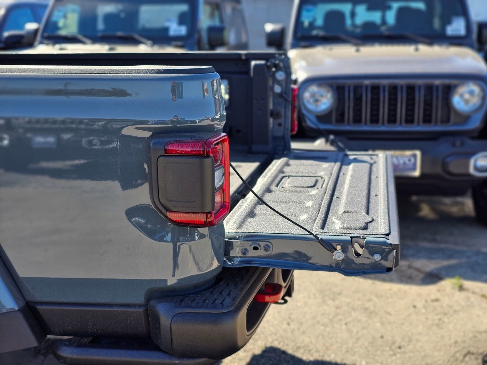 New 2026 Jeep Gladiator Rubicon w/ Steel Power Dome Hood Package AWD/4WD image 8