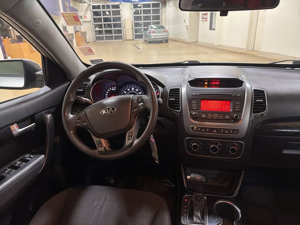 Used 2015 Kia Sorento LX image 11
