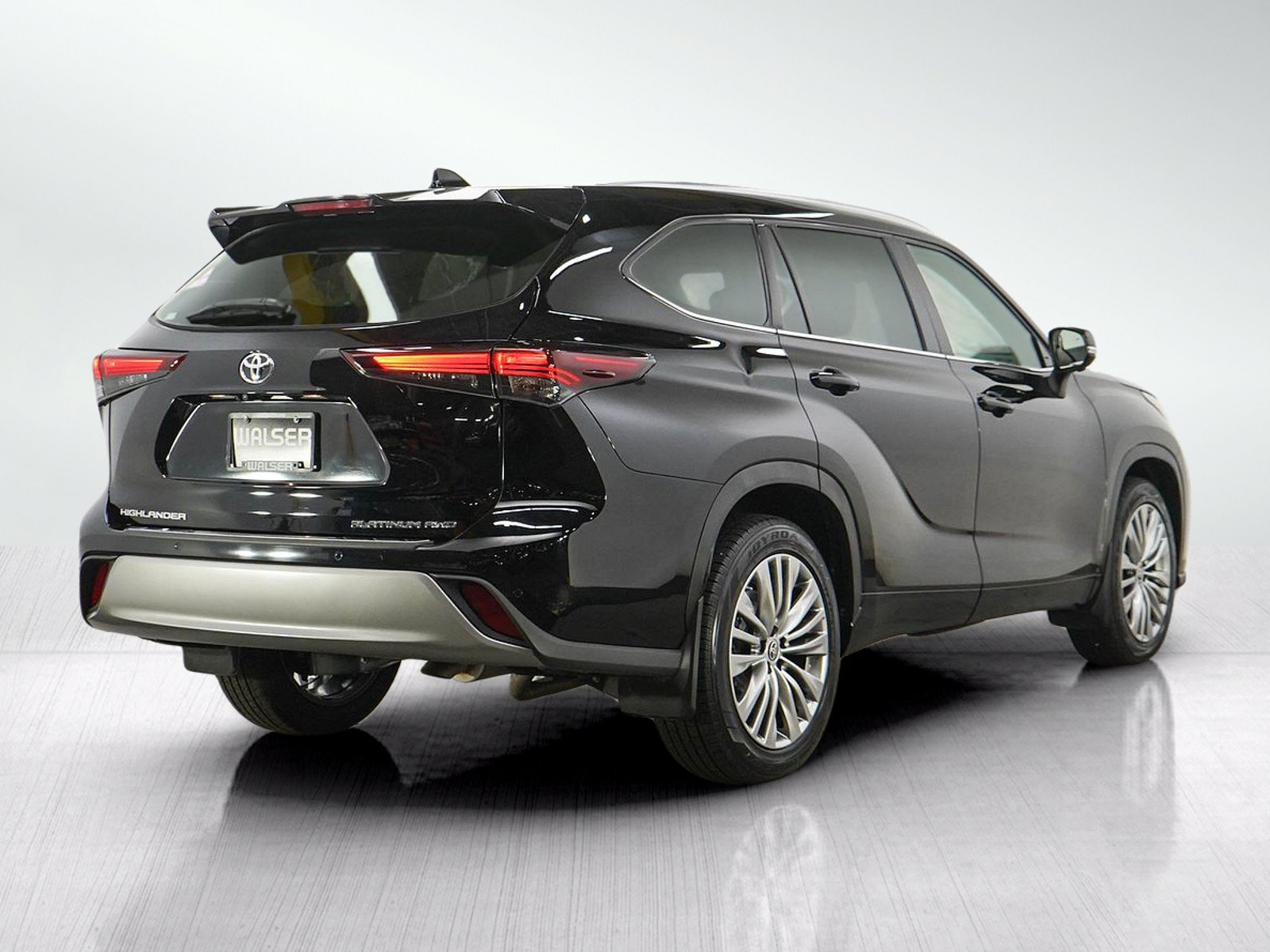Used 2024 Toyota Highlander Platinum AWD/4WD image 5