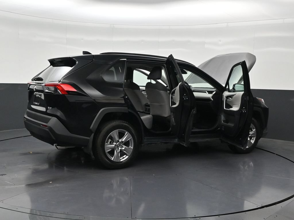 Used 2025 Toyota RAV4 XLE w/ Convenience Package FWD image 32