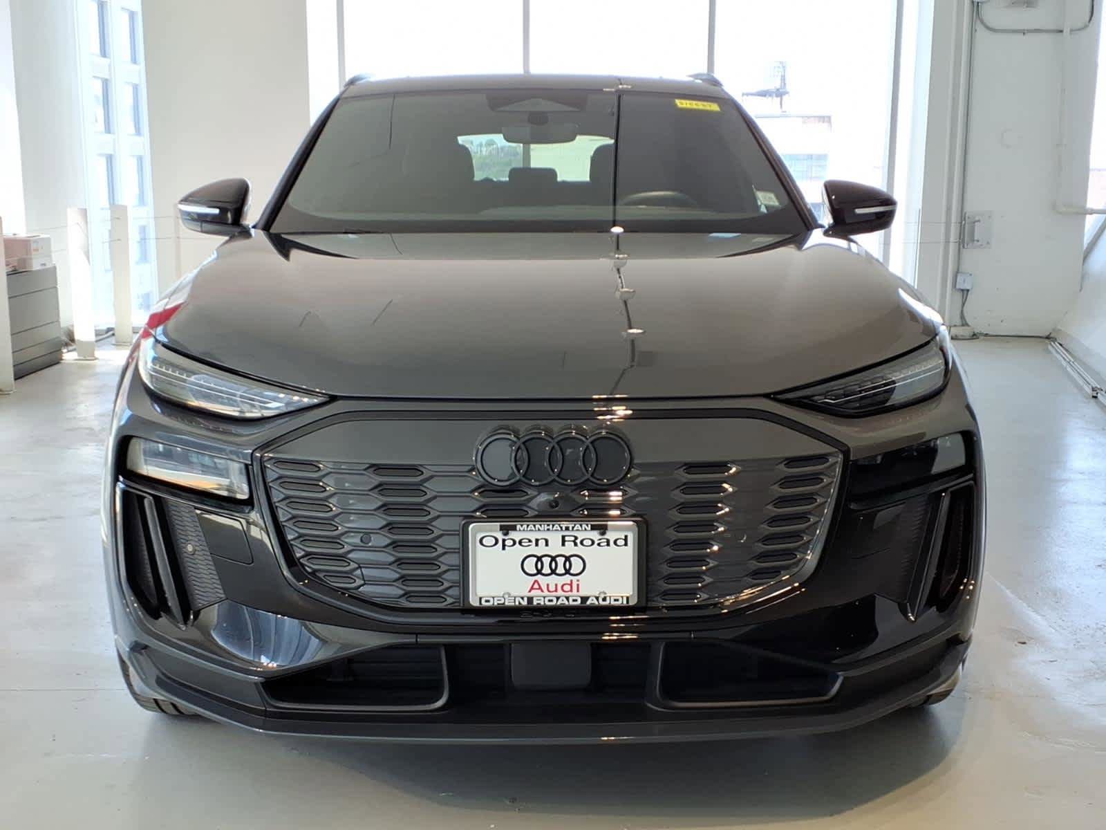 Used 2025 Audi SQ6 e-tron Prestige AWD/4WD image 2