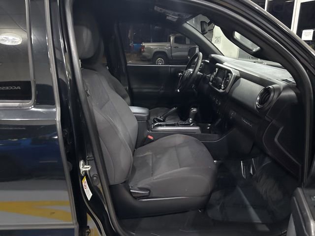 Used 2019 Toyota Tacoma TRD Off-Road w/ Technology Package image 32