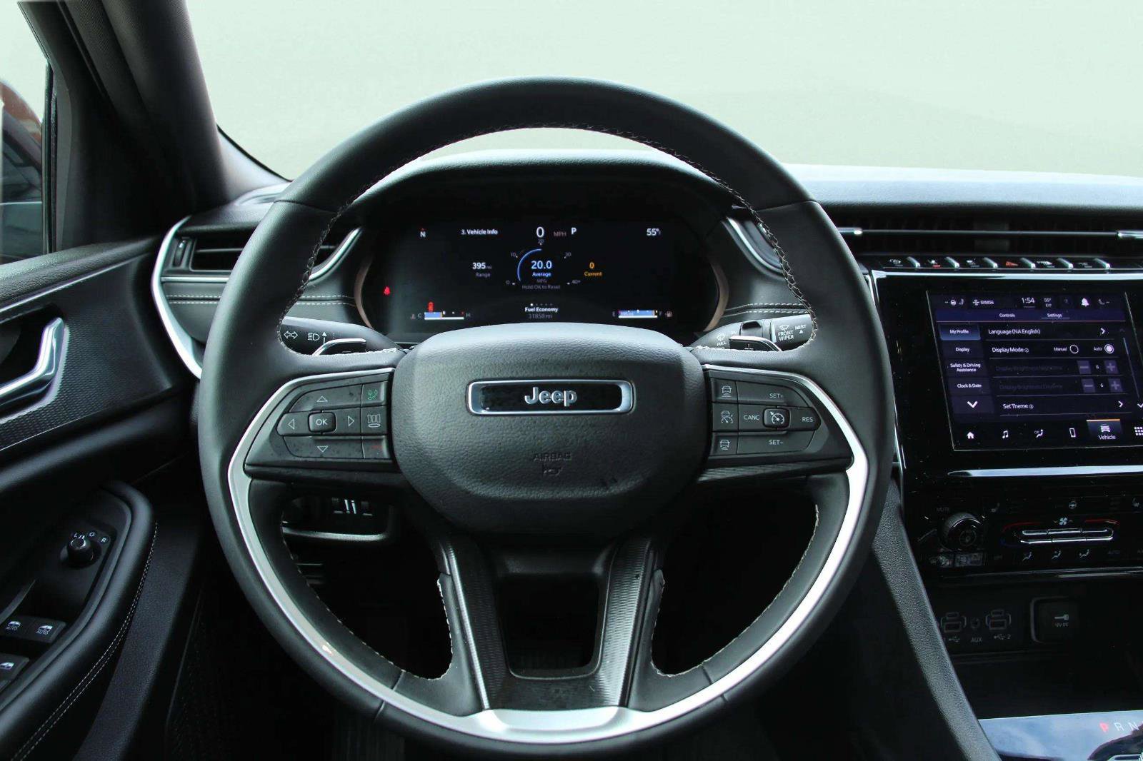 Used 2025 Jeep Grand Cherokee Altitude image 15