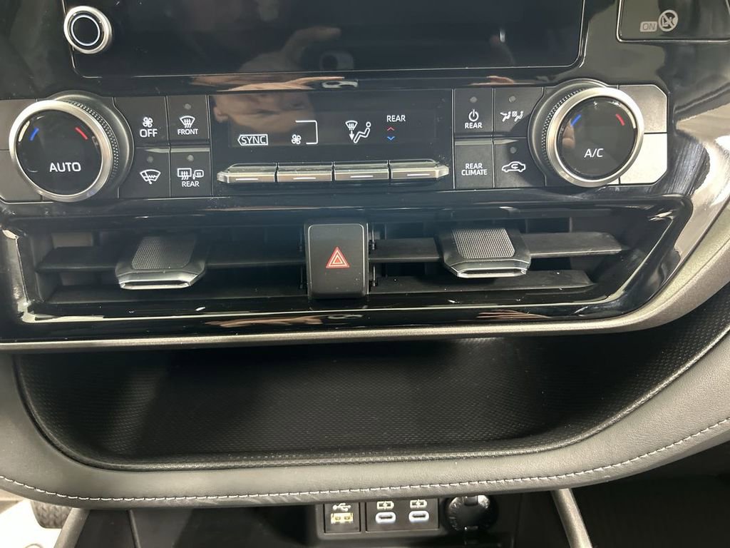 Used 2023 Toyota Highlander LE AWD/4WD image 16