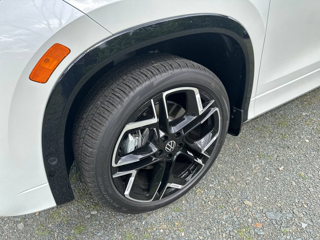 New 2026 Volkswagen Tiguan SEL R-Line AWD/4WD image 7