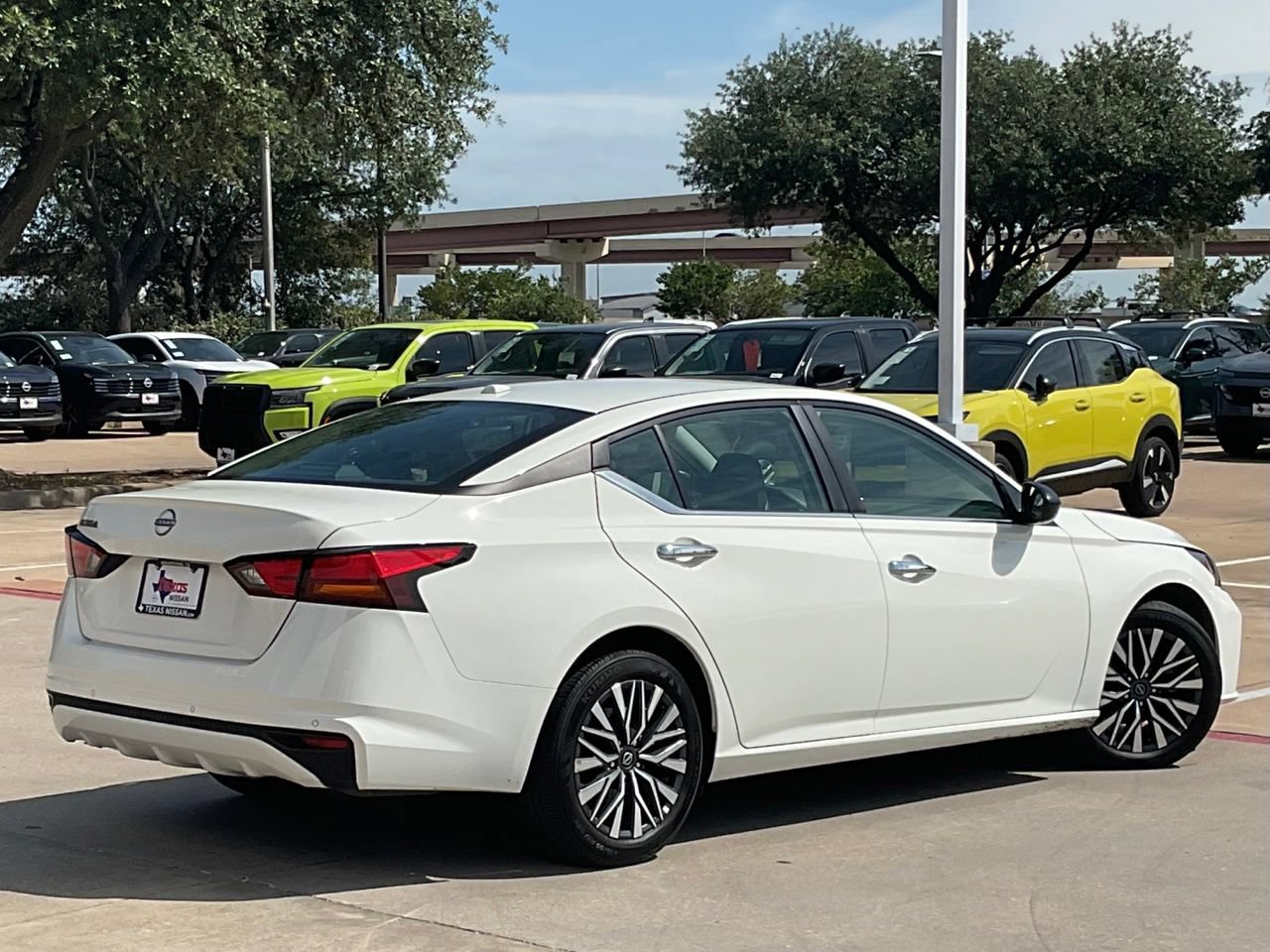 Used 2025 Nissan Altima 2.5 SV FWD image 5