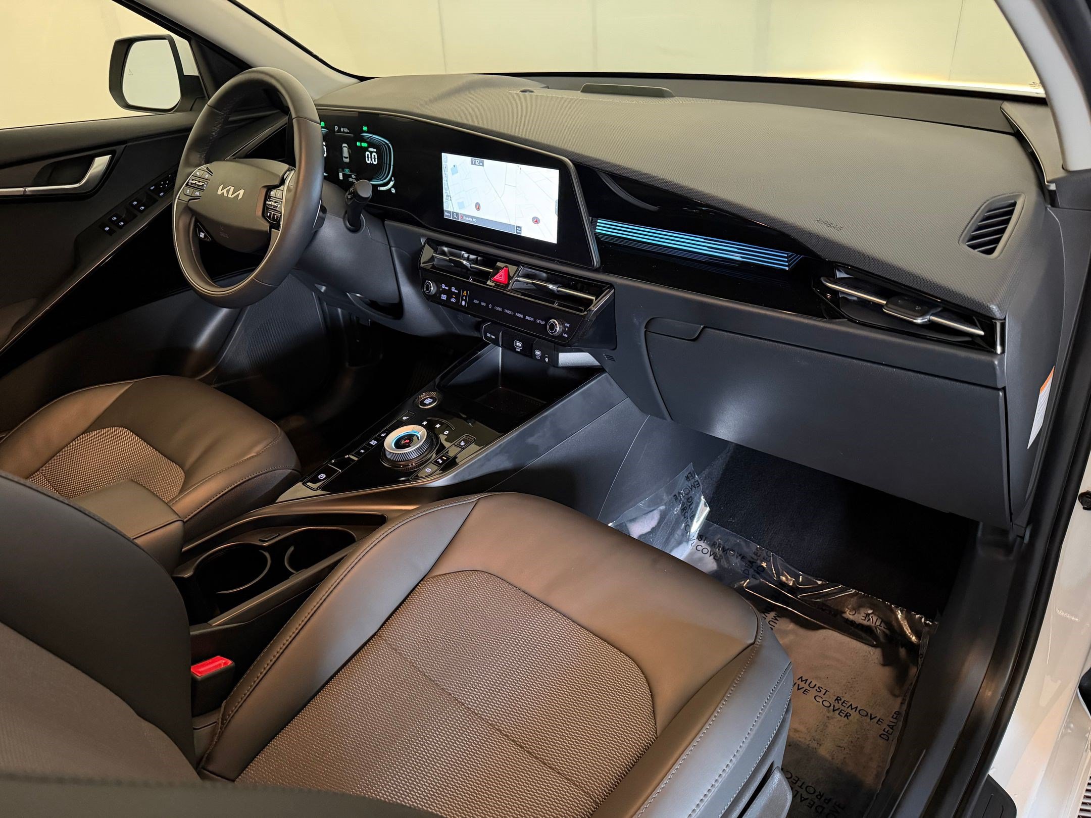 Used 2024 Kia Niro EX w/ EX Cold Weather Package FWD image 31