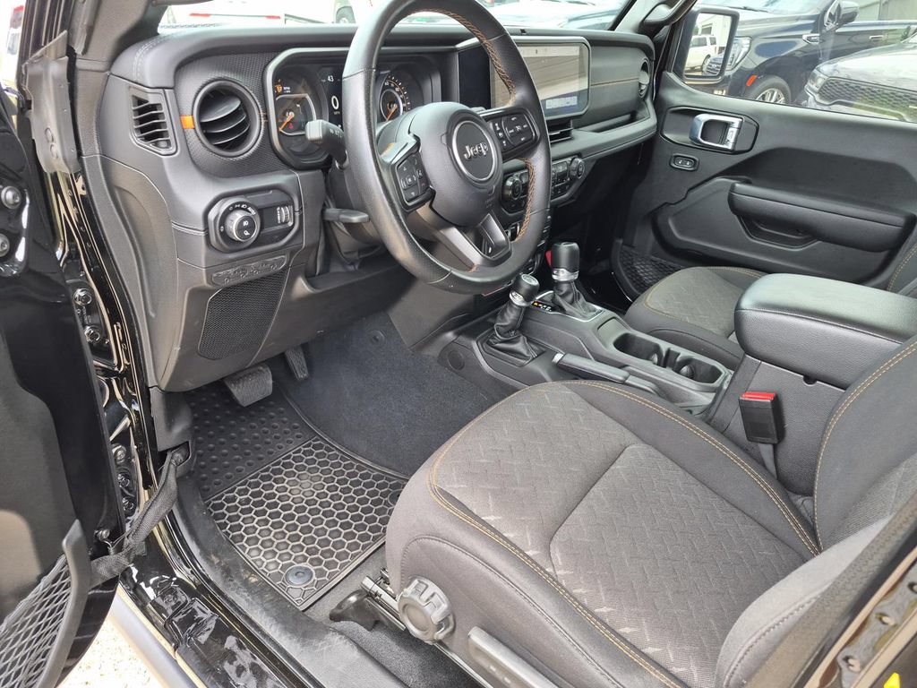 Used 2024 Jeep Gladiator Mojave w/ Safety Group AWD/4WD image 12