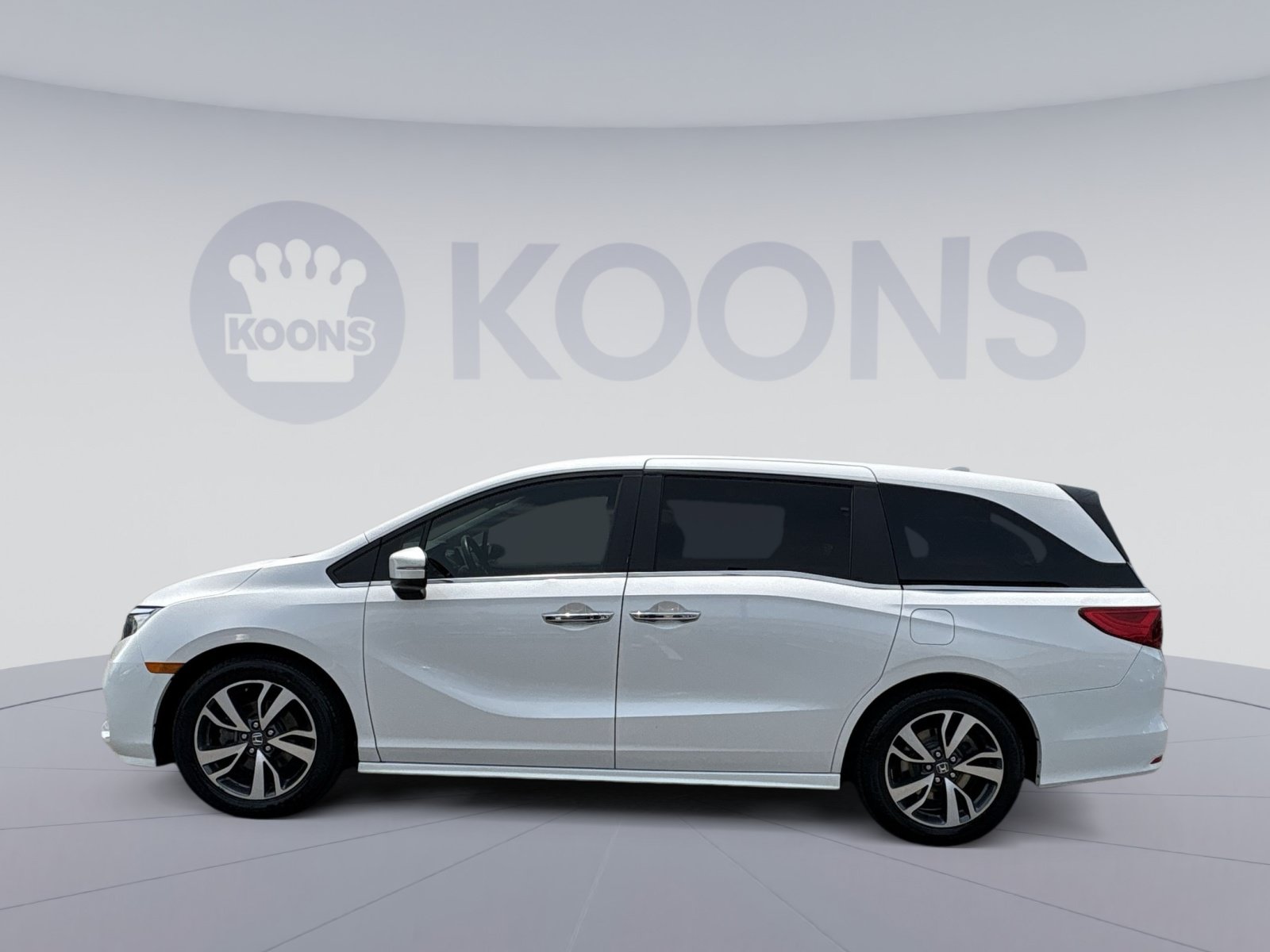 Used 2023 Honda Odyssey Touring image 2