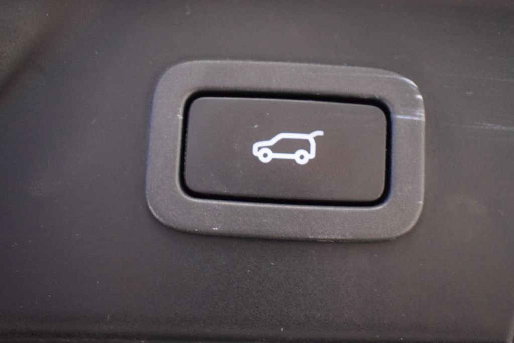 Used 2020 Land Rover Range Rover Velar R-Dynamic S image 15