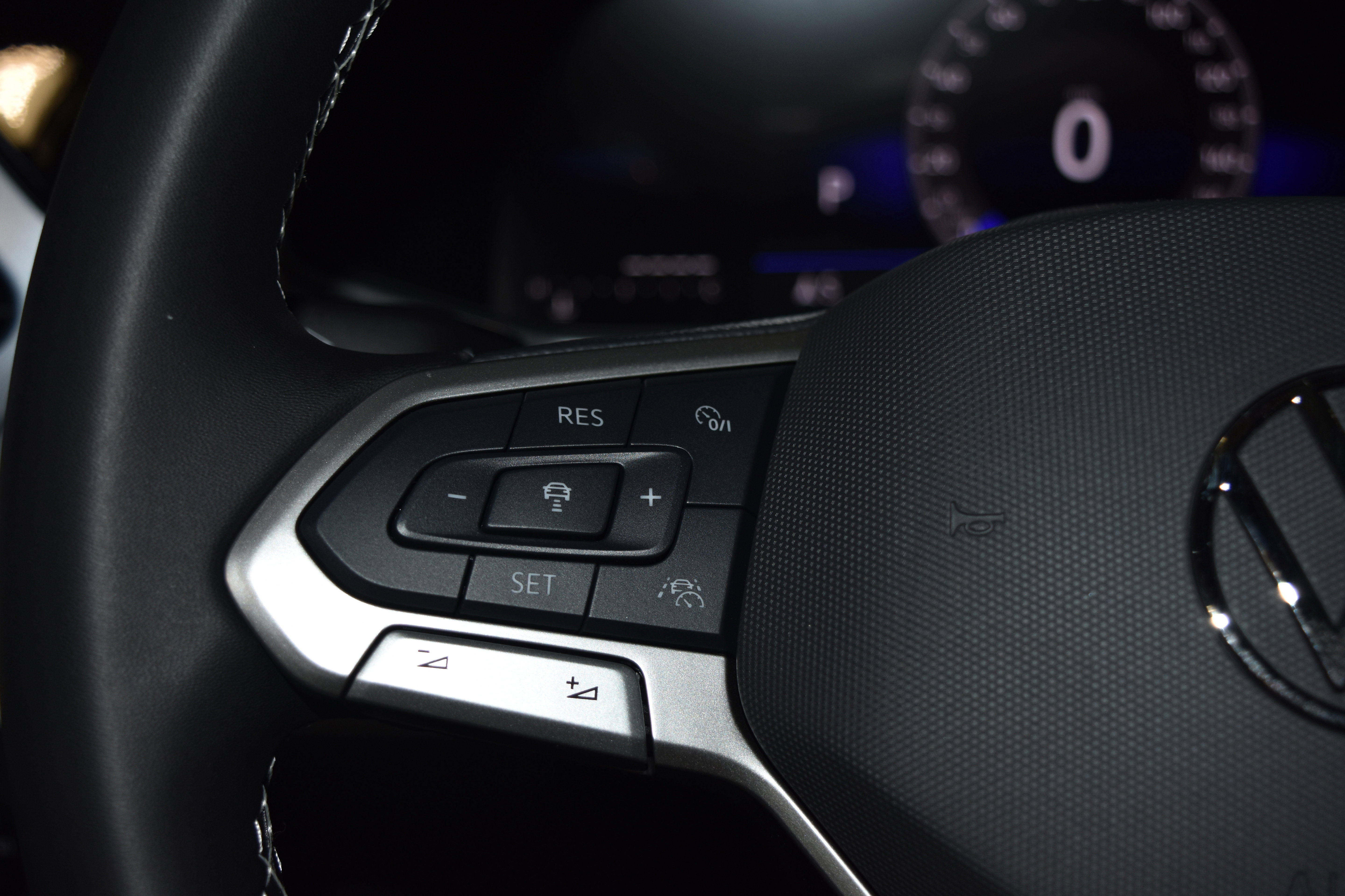 New 2025 Volkswagen Taos SE image 6