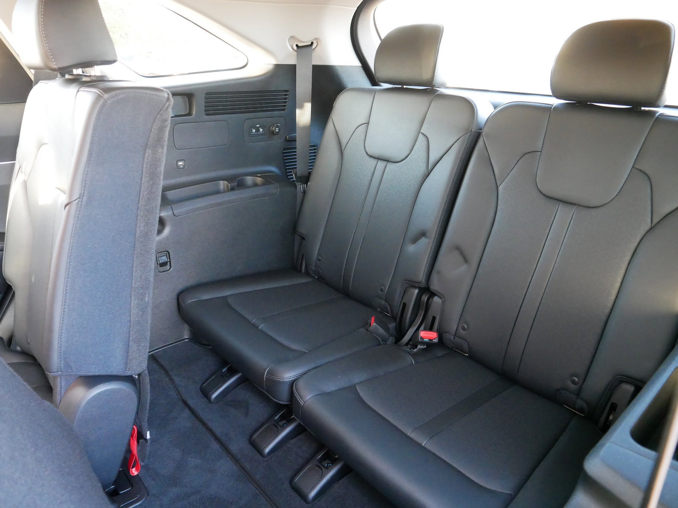 Certified 2022 Kia Sorento S w/ Panoramic Sunroof Package image 37