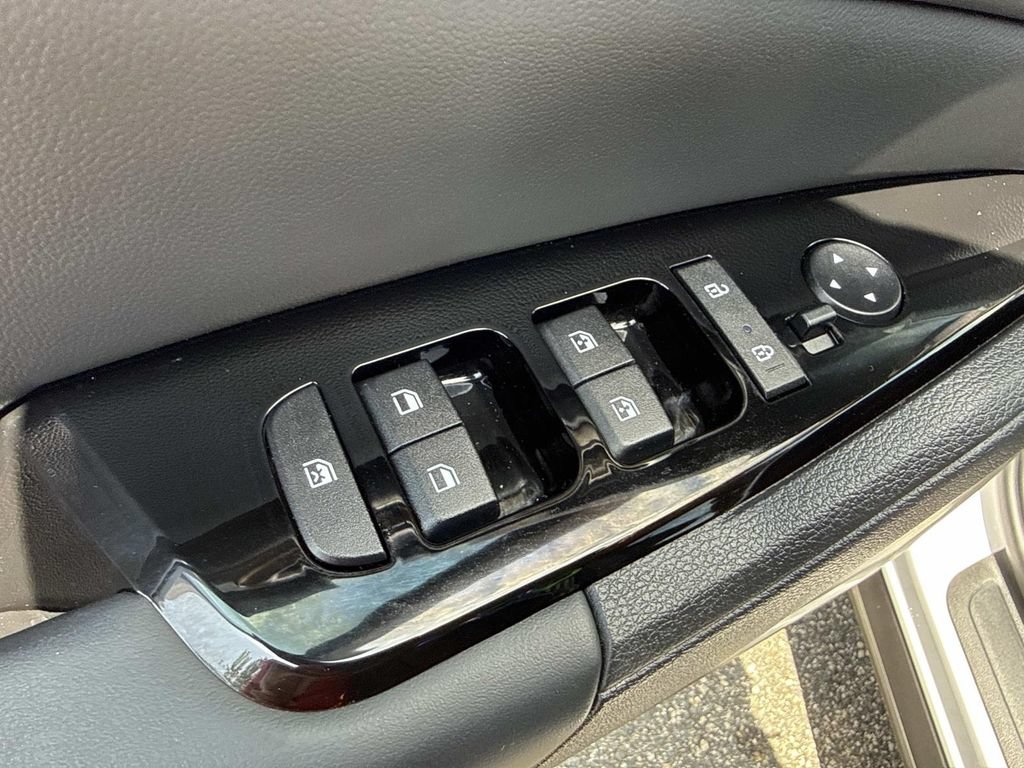 Used 2025 Kia Sportage EX FWD image 21