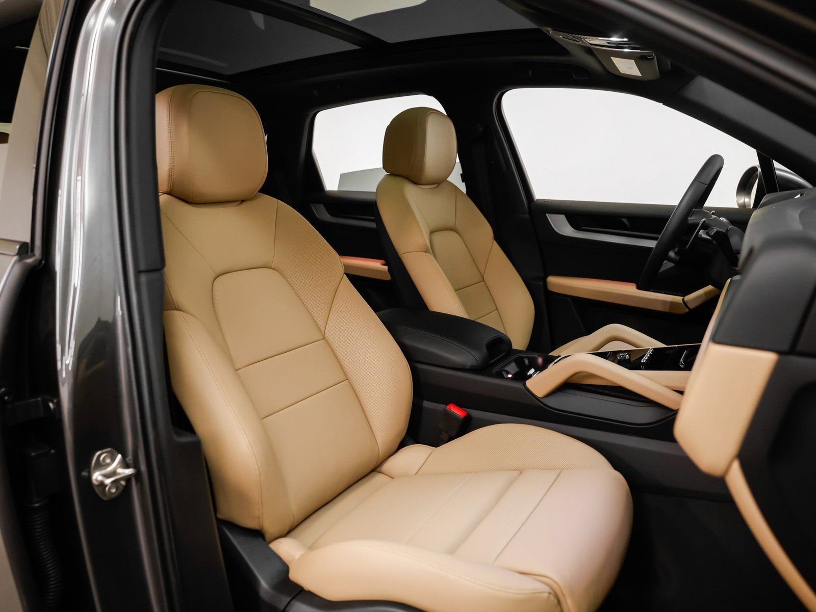 Certified 2025 Porsche Cayenne image 17