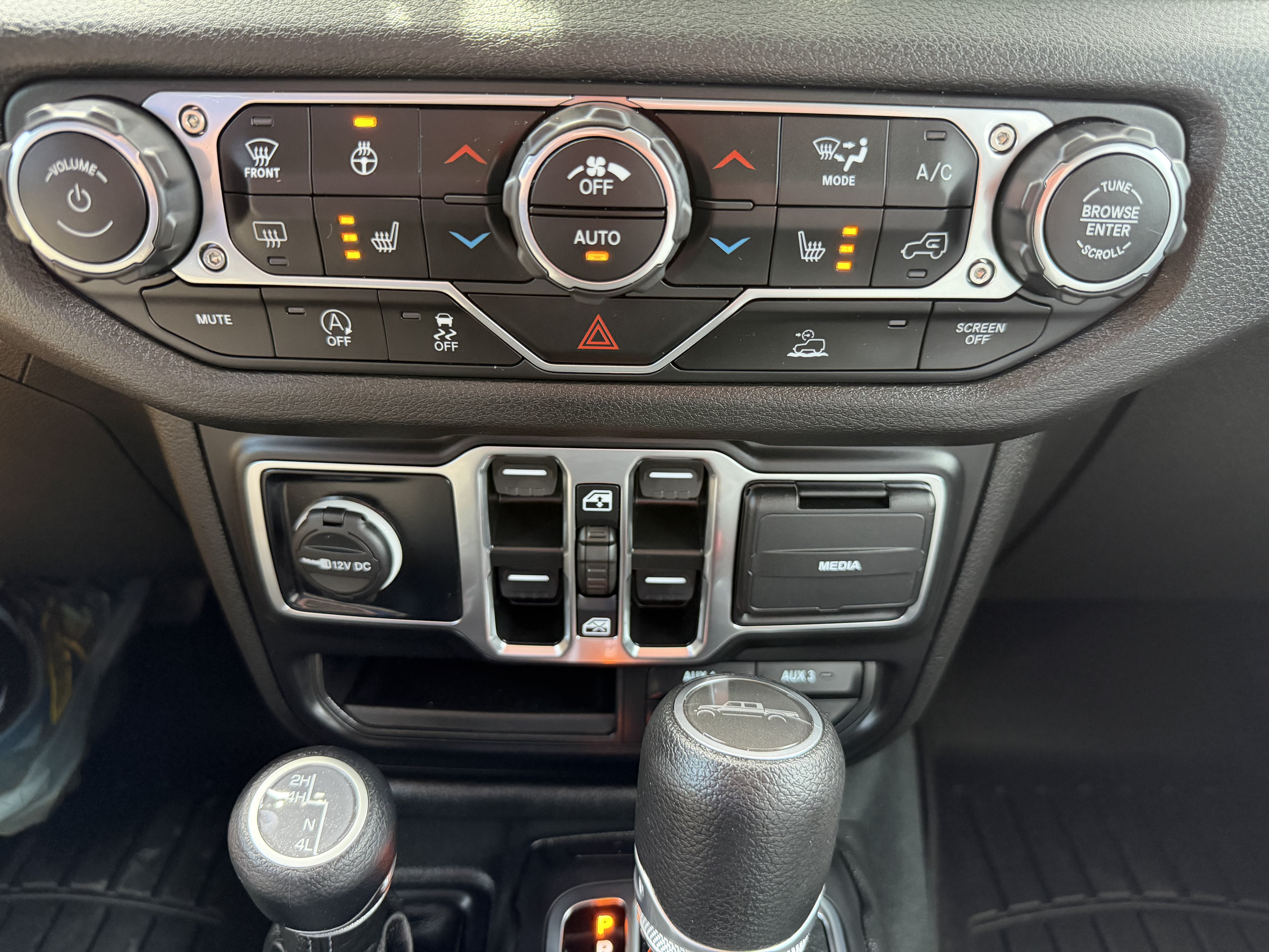 Used 2024 Jeep Gladiator Sport AWD/4WD image 24