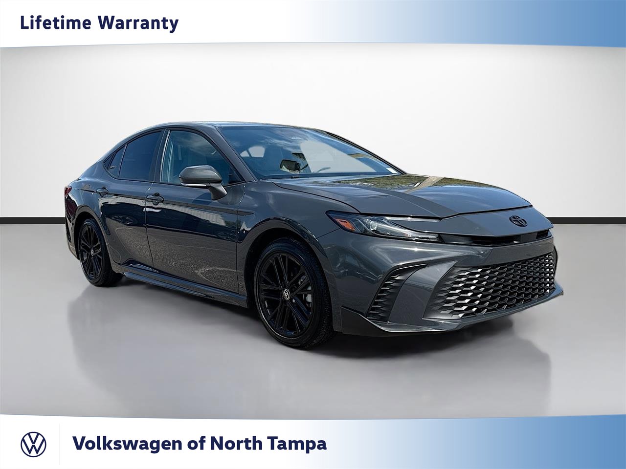 Used 2025 Toyota Camry SE image 1
