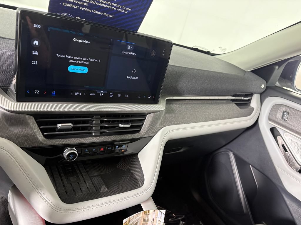 Certified 2025 Ford Explorer Platinum w/ Ultimate Package AWD/4WD image 18