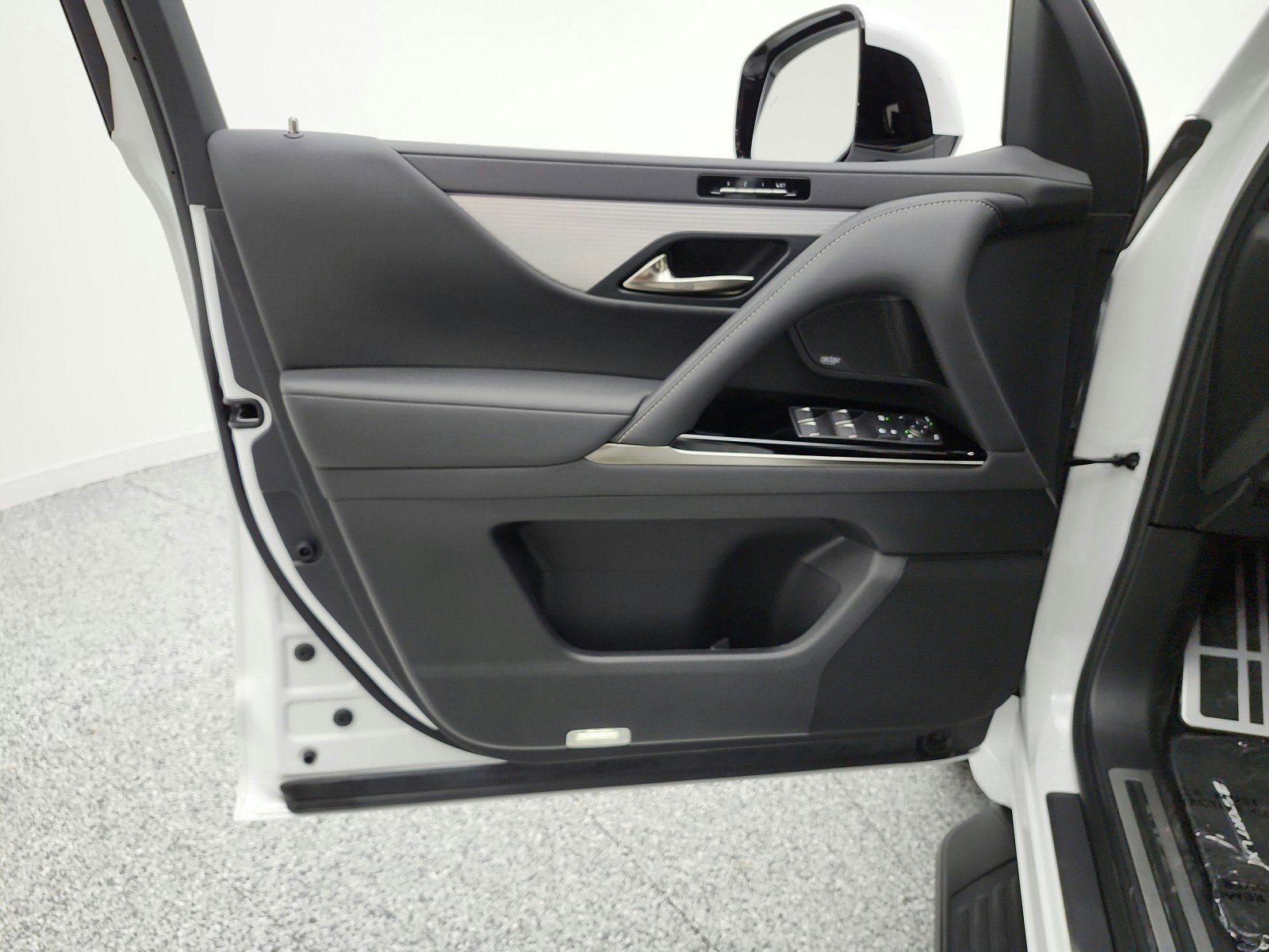 Used 2025 Lexus LX 700h F Sport image 14