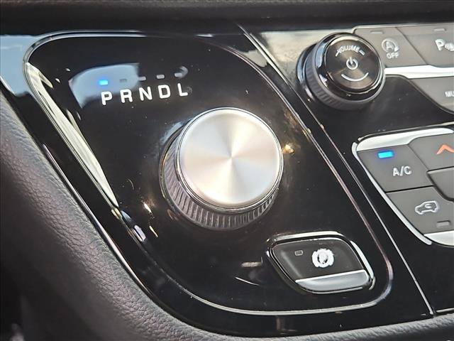 Used 2021 Chrysler Pacifica Touring FWD image 17