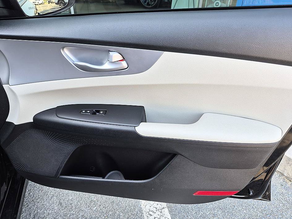 Used 2022 Kia Forte LXS FWD image 31