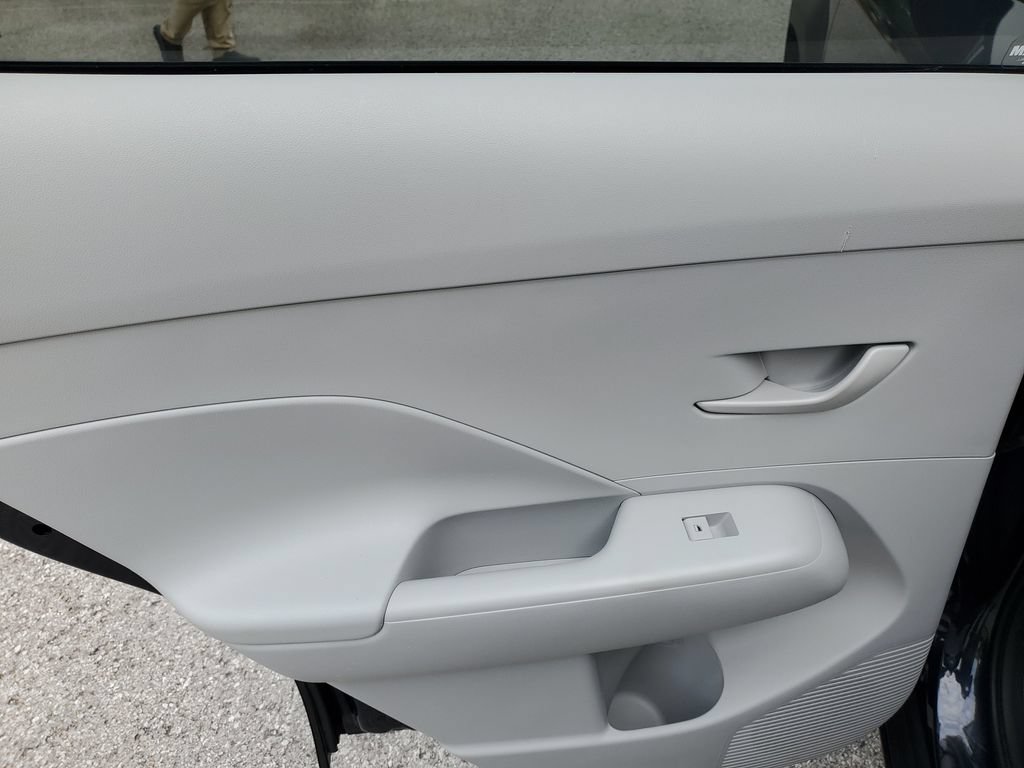 Used 2025 Hyundai Kona SEL FWD image 9