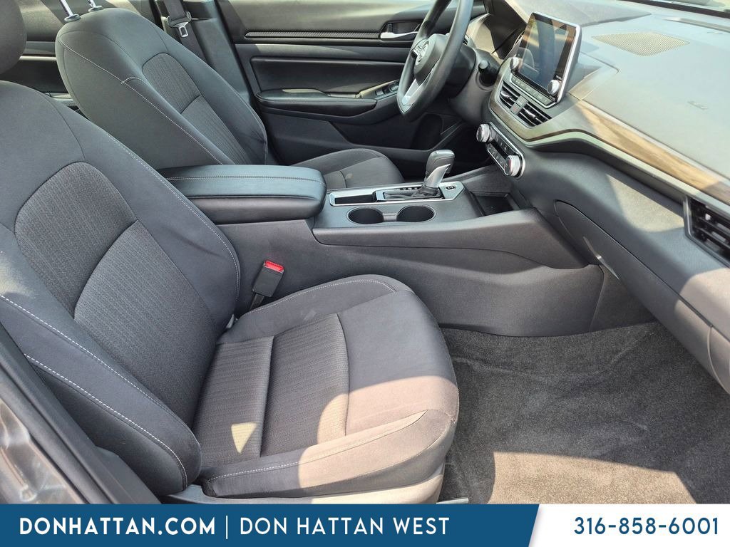 Used 2025 Nissan Altima 2.5 SV FWD image 7