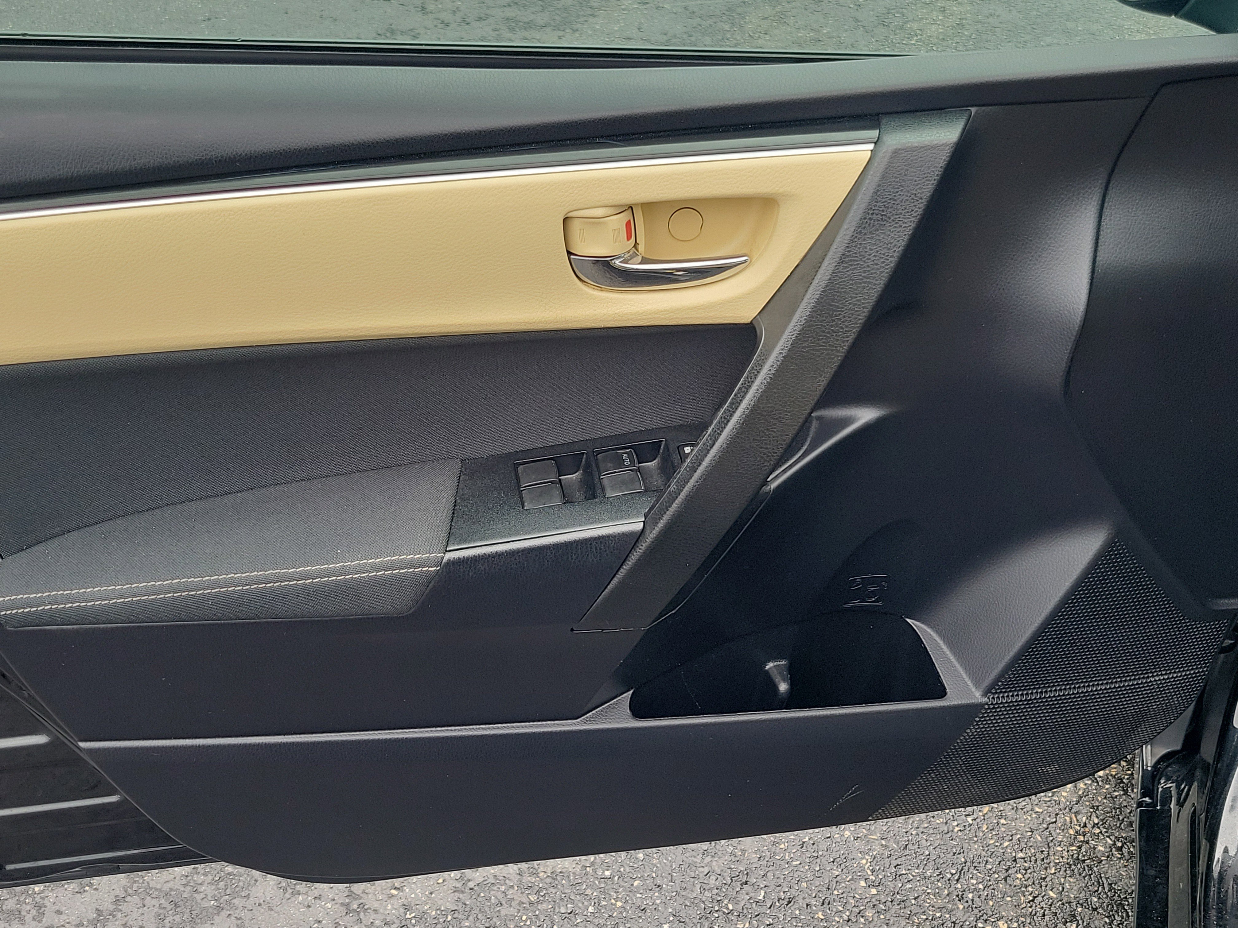 Used 2017 Toyota Corolla LE w/ Carpet Mat Package (TMS) image 14