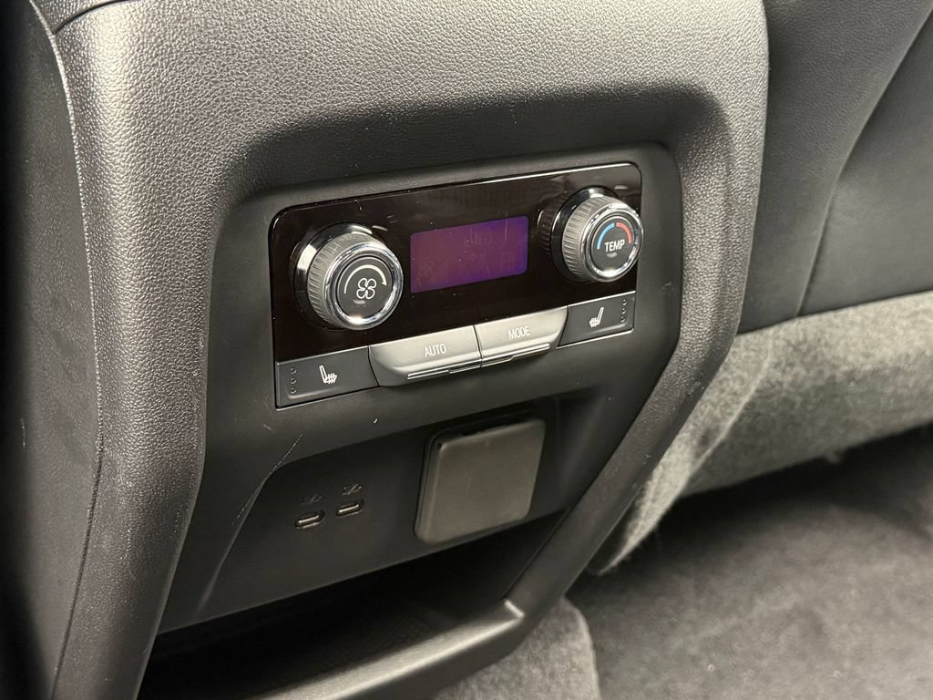 Used 2025 Chevrolet Traverse High Country FWD image 23