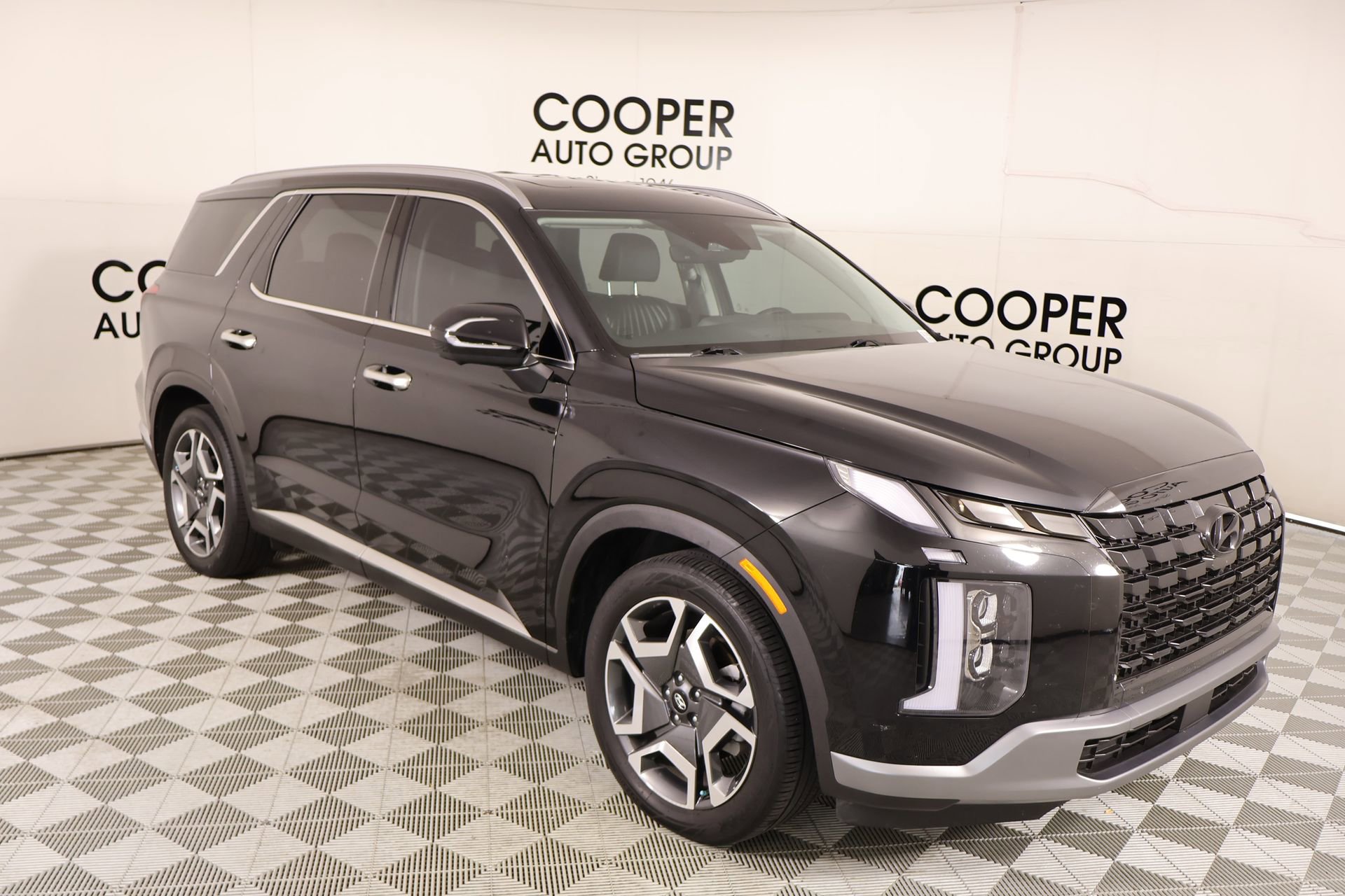 Used 2023 Hyundai Palisade Limited w/ Cargo Package