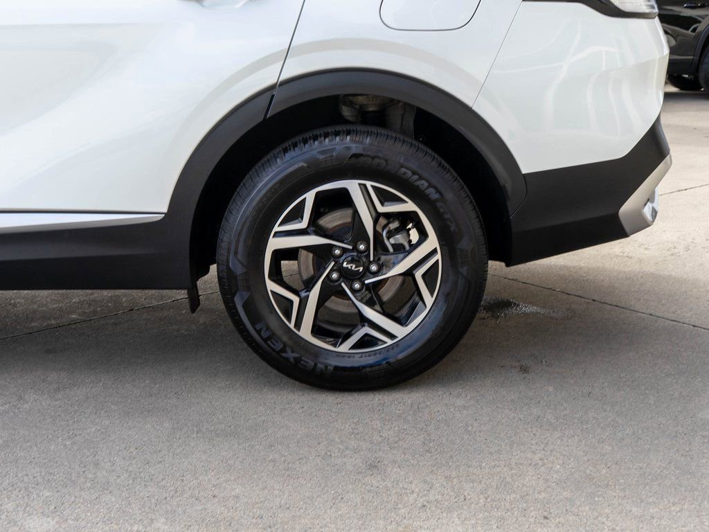 Certified 2025 Kia Sportage LX image 28